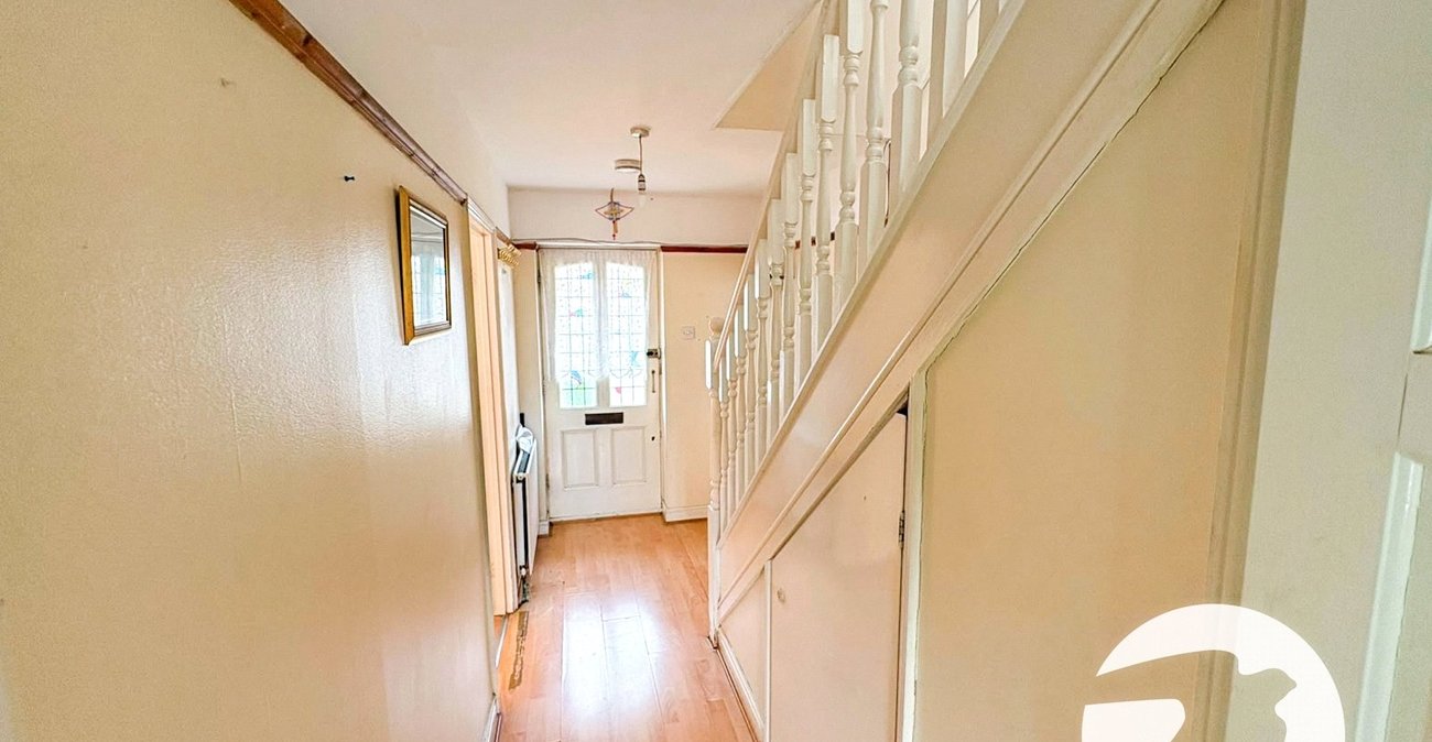 3 bedroom house for sale in London | Robinson Jackson