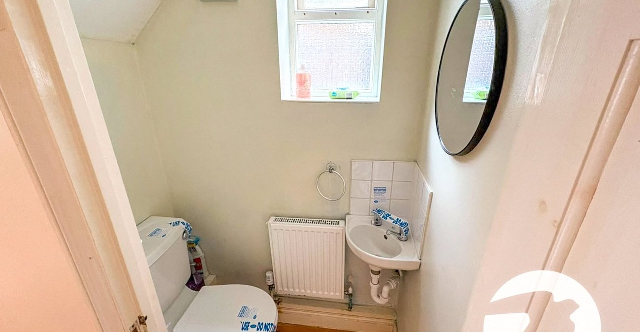 3 bedroom house for sale in London | Robinson Jackson