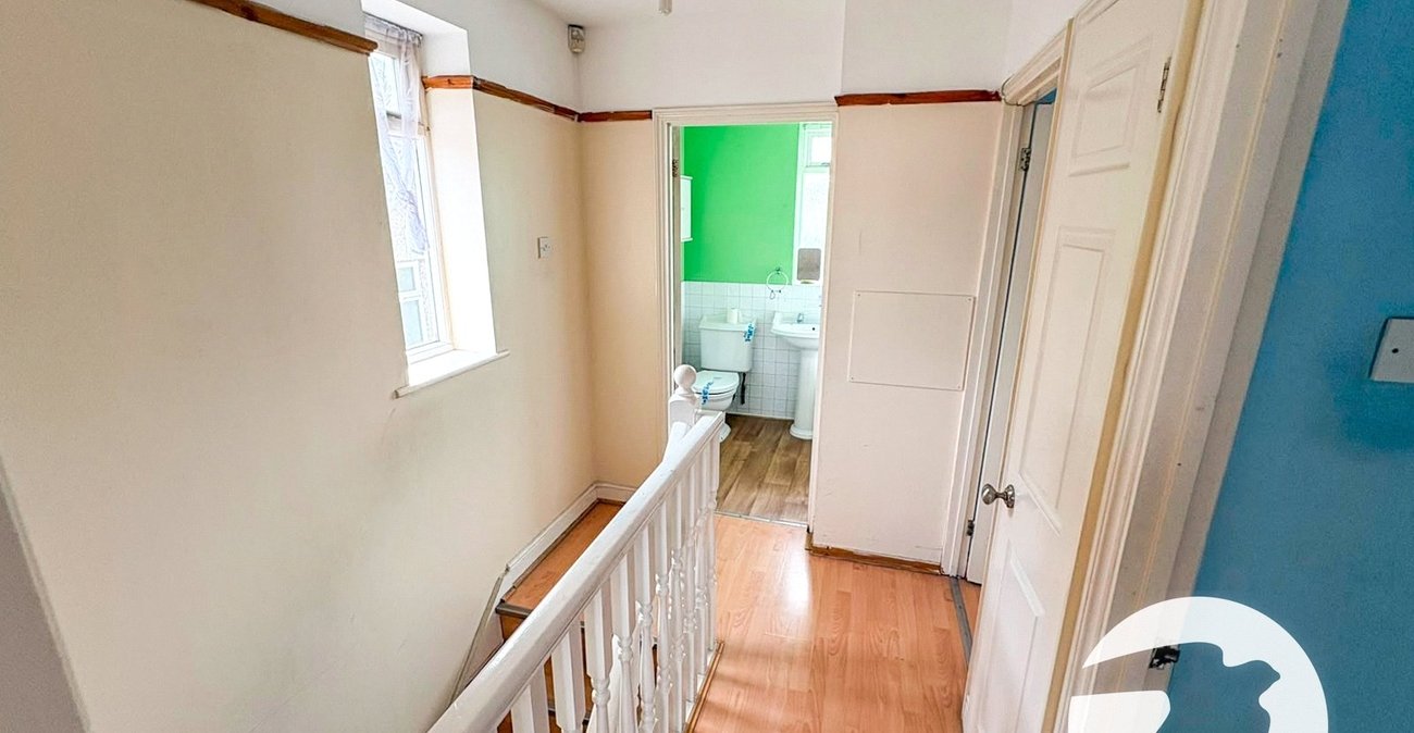 3 bedroom house for sale in London | Robinson Jackson
