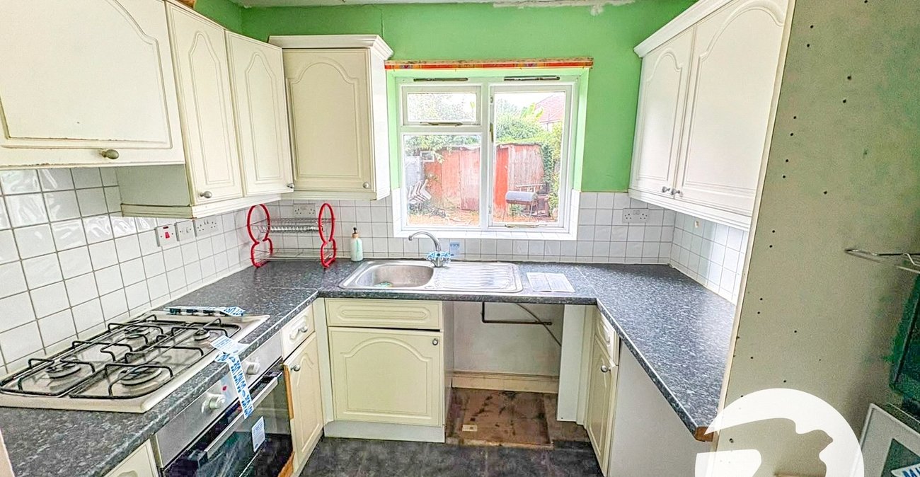 3 bedroom house for sale in London | Robinson Jackson