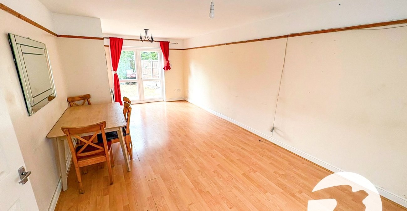 3 bedroom house for sale in London | Robinson Jackson
