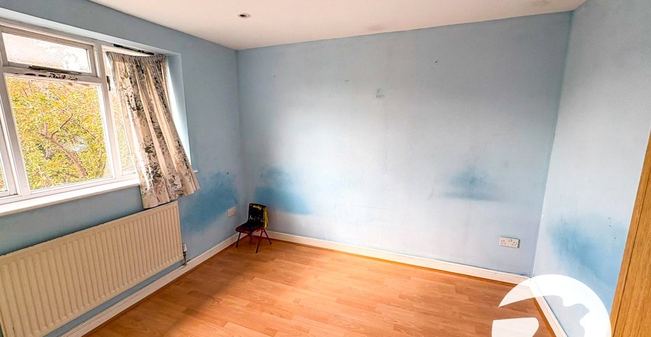 3 bedroom house for sale in London | Robinson Jackson