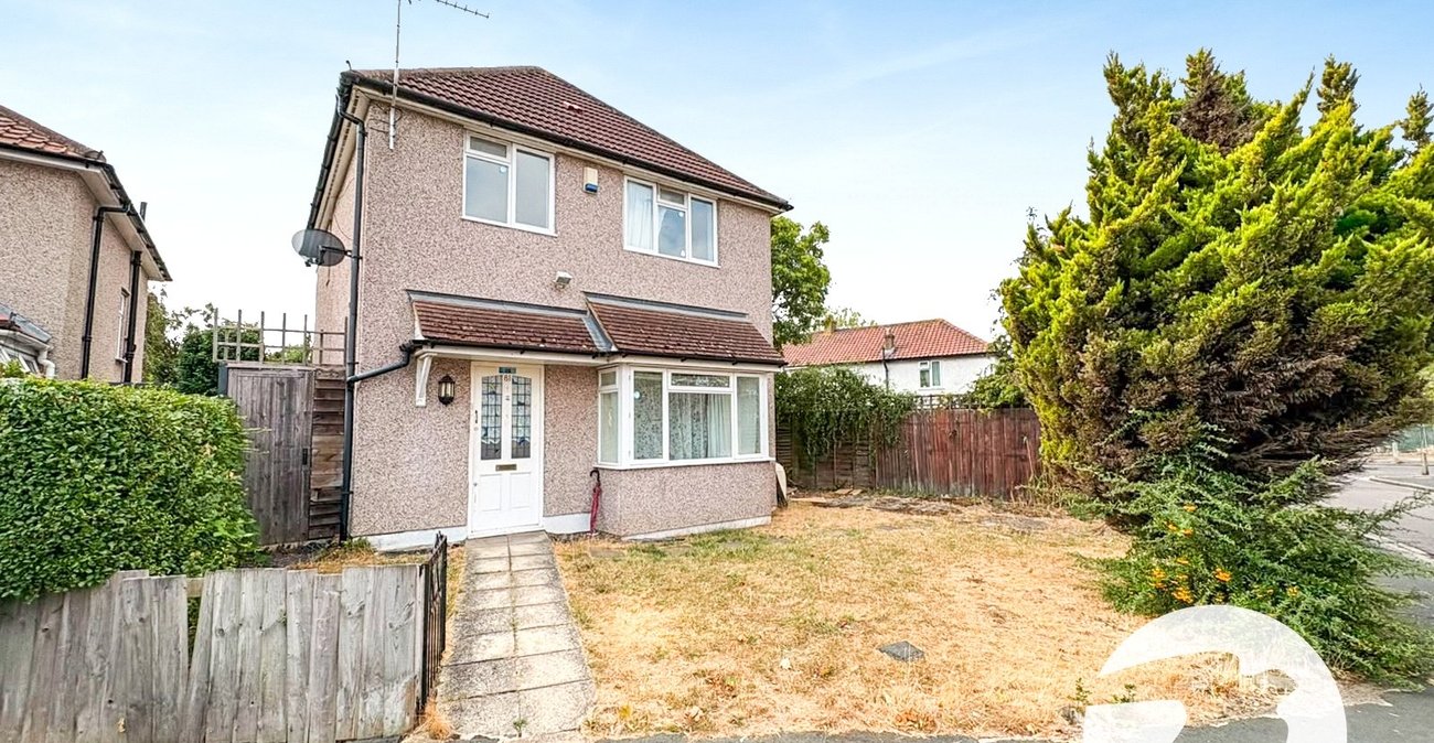 3 bedroom house for sale in London | Robinson Jackson