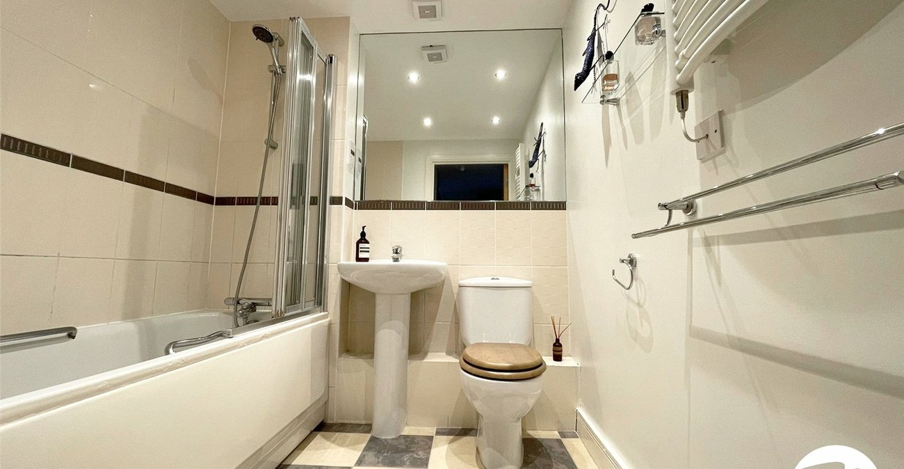 2 bedroom property for sale in Hither Green Lane | Robinson Jackson