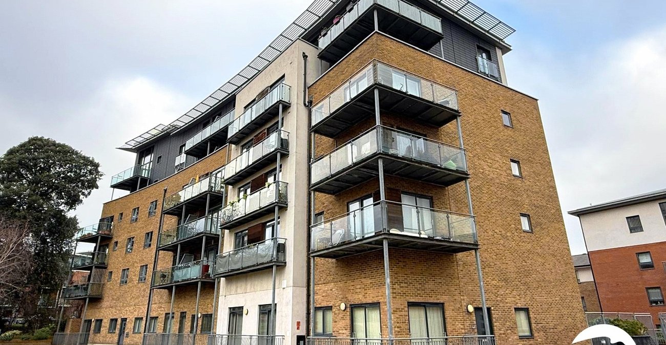 2 bedroom property for sale in Hither Green Lane | Robinson Jackson