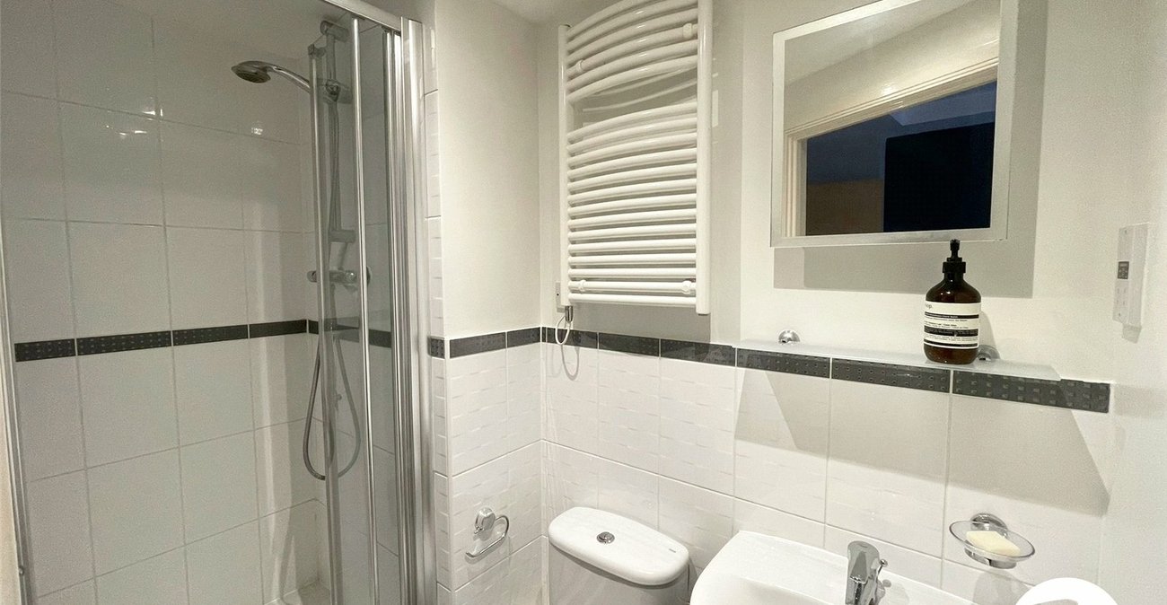 2 bedroom property for sale in Hither Green Lane | Robinson Jackson