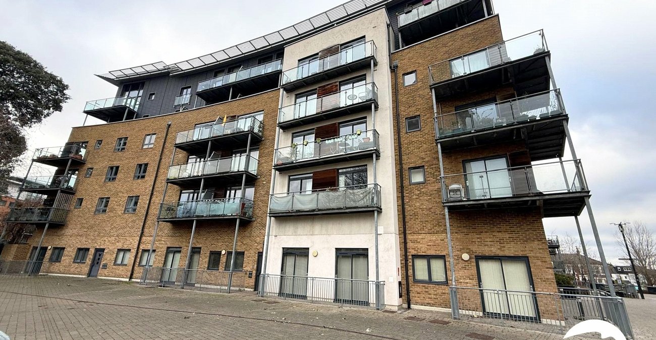 2 bedroom property for sale in Hither Green Lane | Robinson Jackson