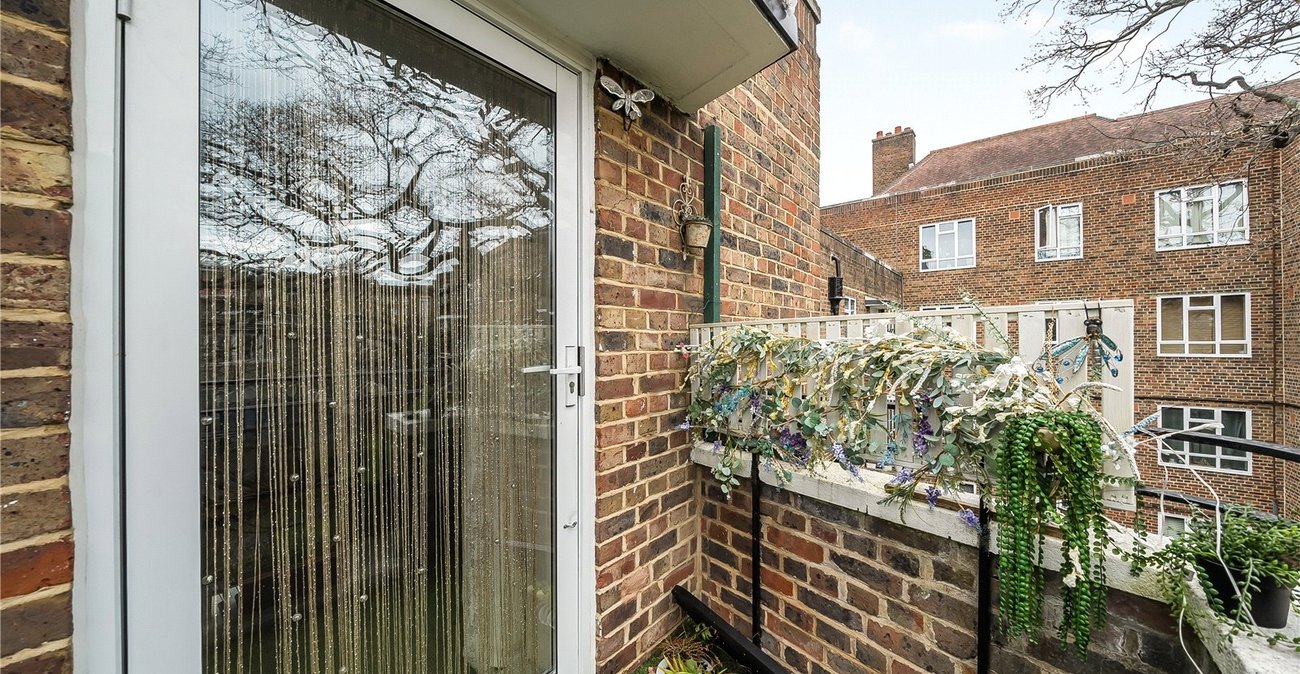 2 bedroom property for sale in Dulwich | Robinson Jackson