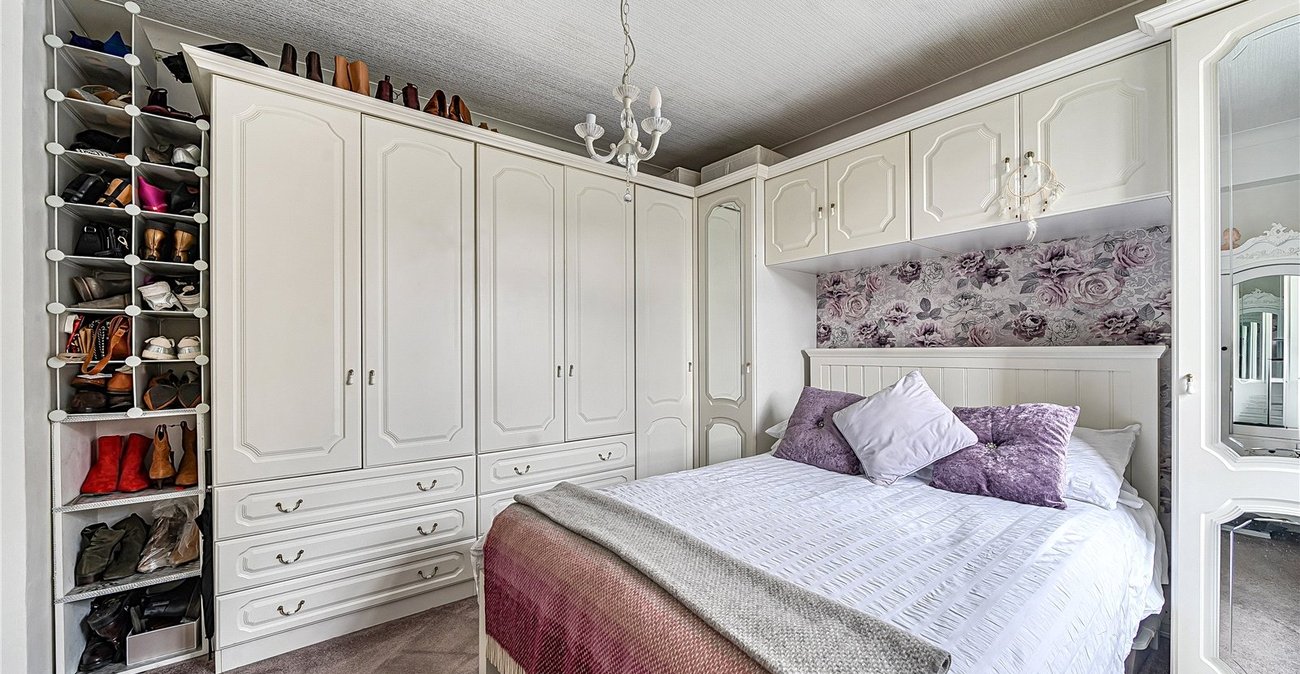 2 bedroom property for sale in Dulwich | Robinson Jackson