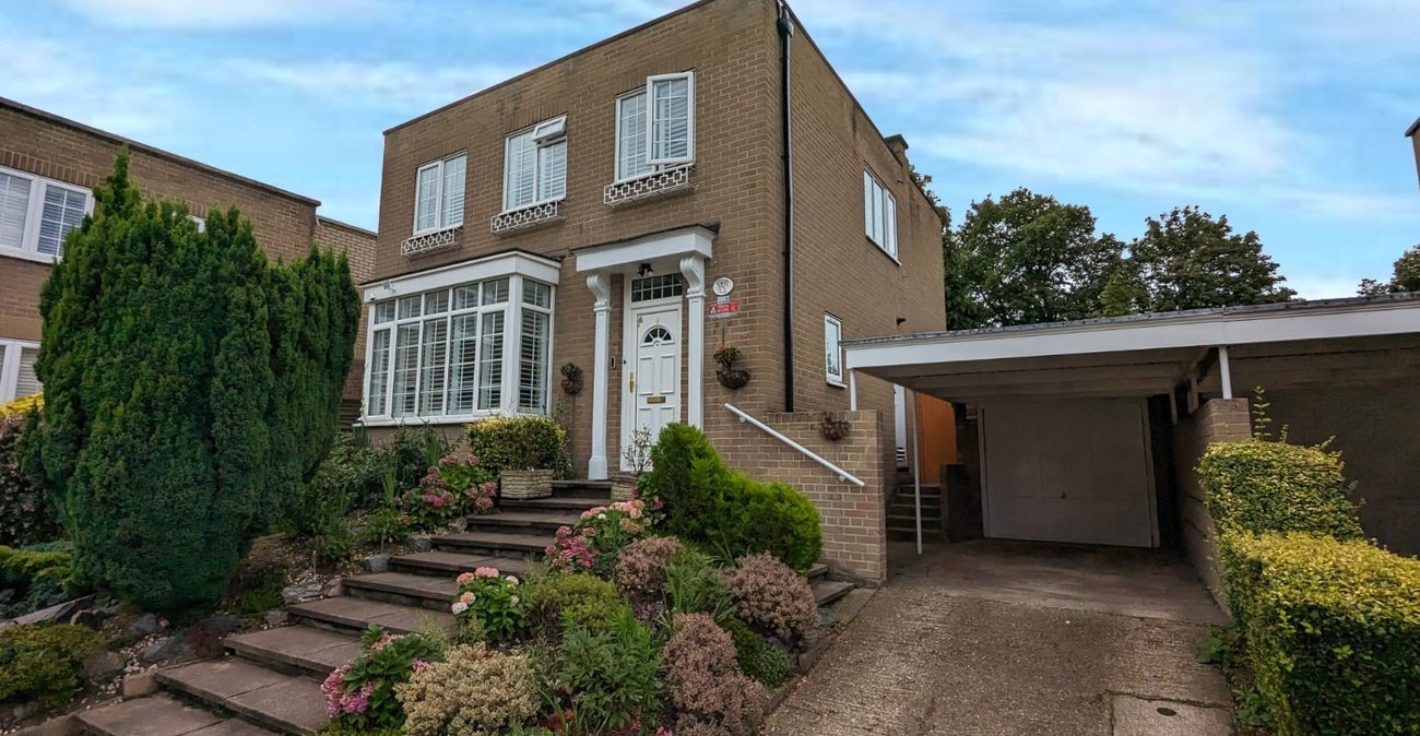 4 bedroom house for sale in Bromley | Robinson Jackson