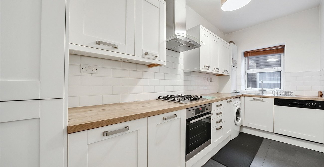 2 bedroom property for sale in London | Robinson Jackson