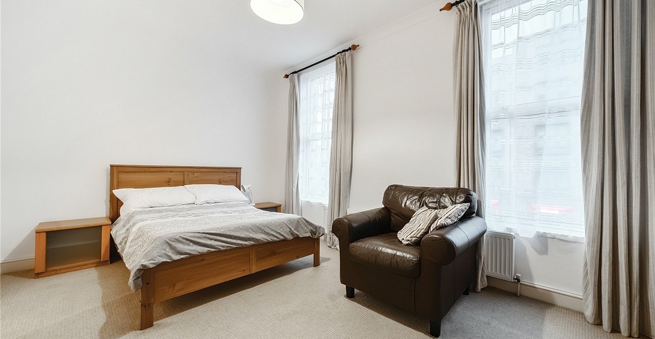 2 bedroom property for sale in London | Robinson Jackson