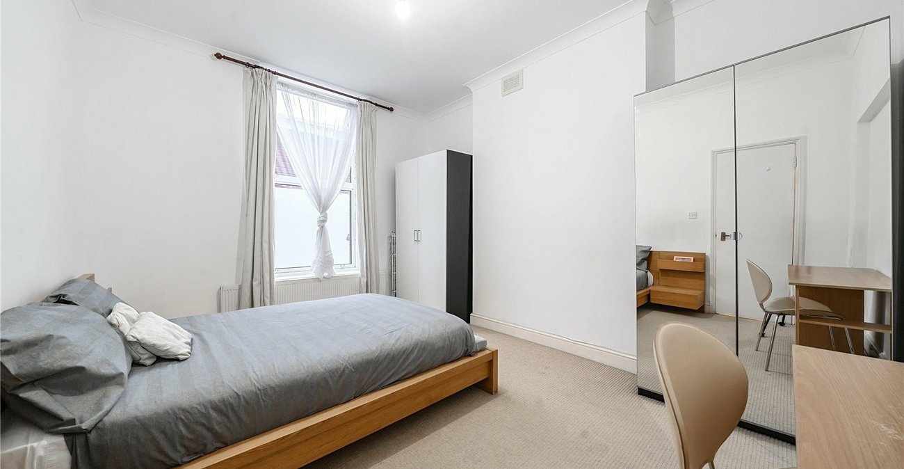 2 bedroom property for sale in London | Robinson Jackson