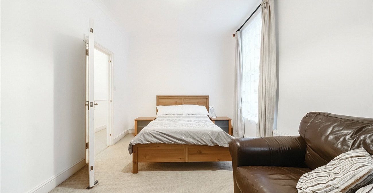 2 bedroom property for sale in London | Robinson Jackson