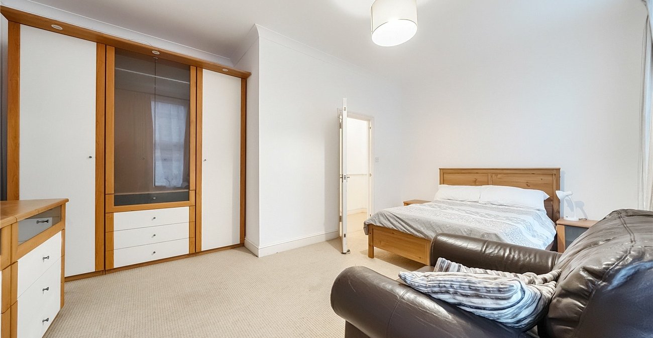 2 bedroom property for sale in London | Robinson Jackson