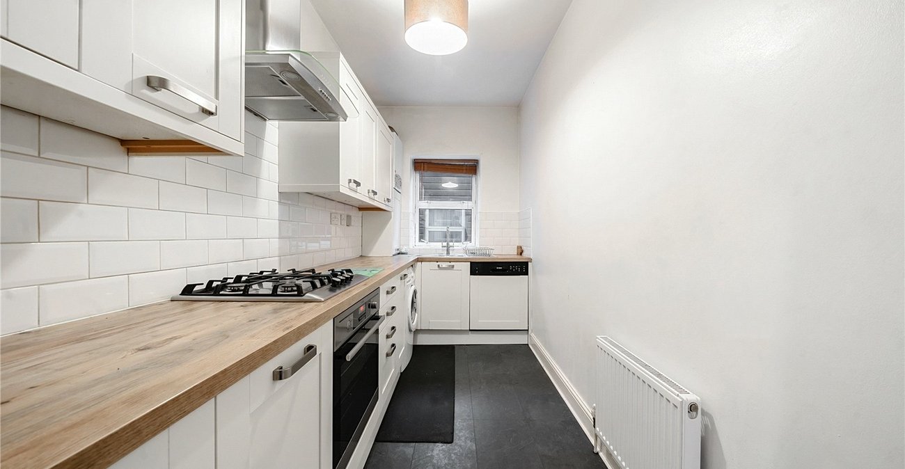 2 bedroom property for sale in London | Robinson Jackson