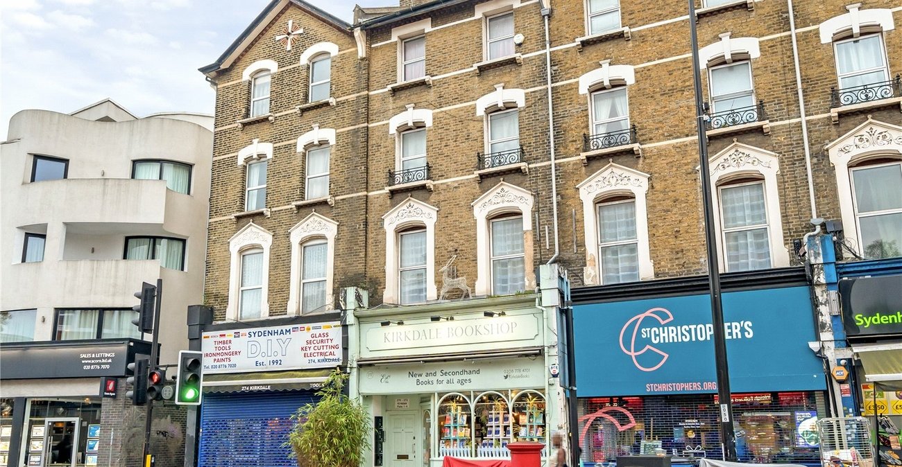 2 bedroom property for sale in London | Robinson Jackson