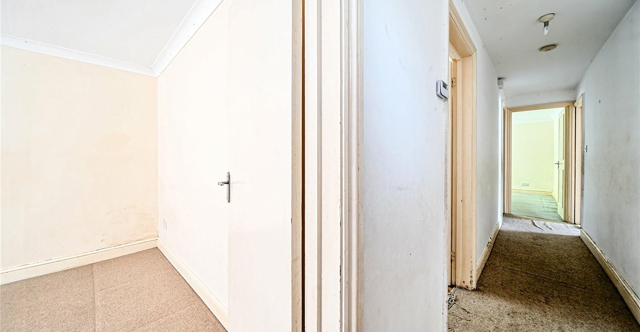 2 bedroom property for sale in London | Robinson Jackson