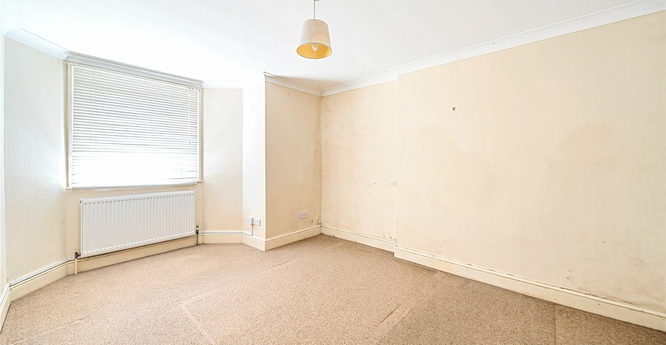 2 bedroom property for sale in London | Robinson Jackson