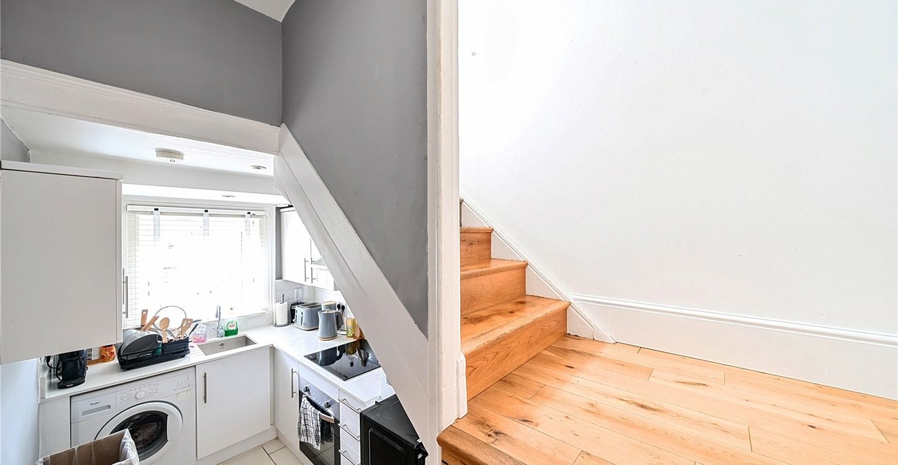 2 bedroom property for sale in London | Robinson Jackson