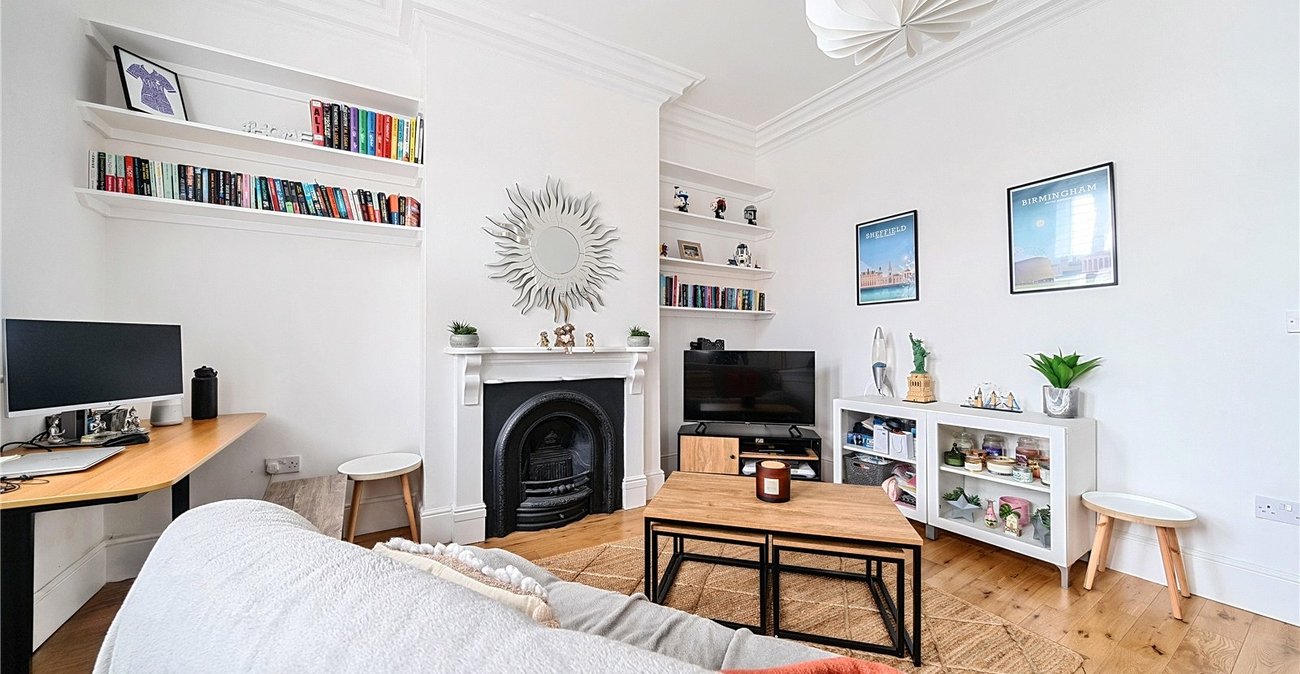 2 bedroom property for sale in London | Robinson Jackson