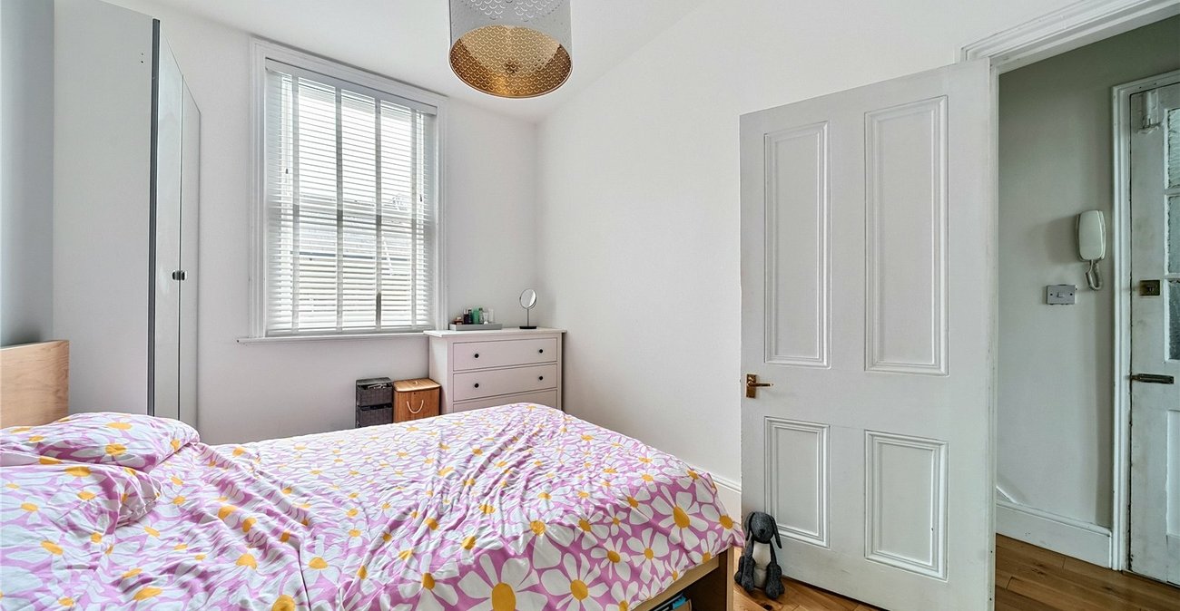 2 bedroom property for sale in London | Robinson Jackson