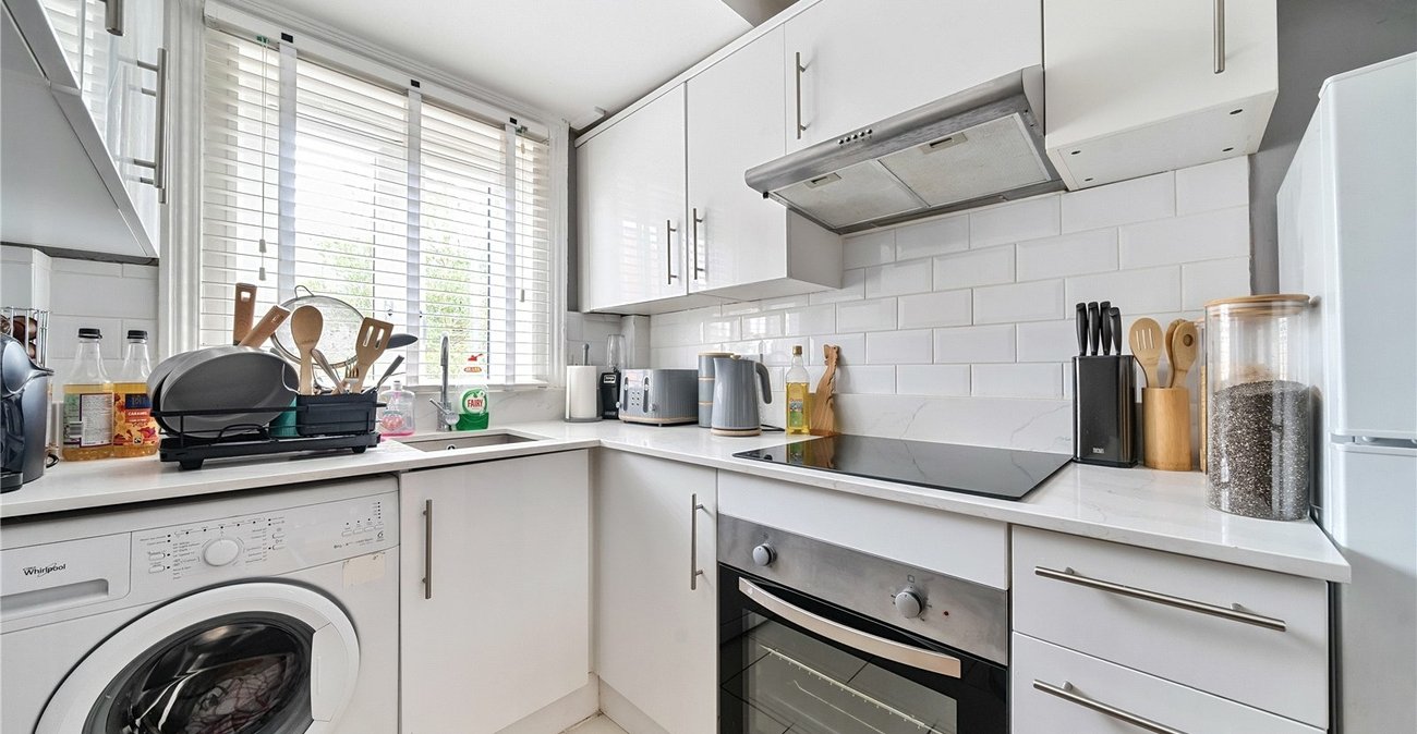 2 bedroom property for sale in London | Robinson Jackson