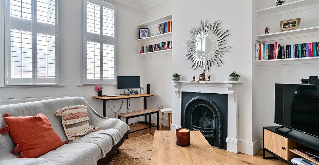 2 bedroom property for sale in London | Robinson Jackson