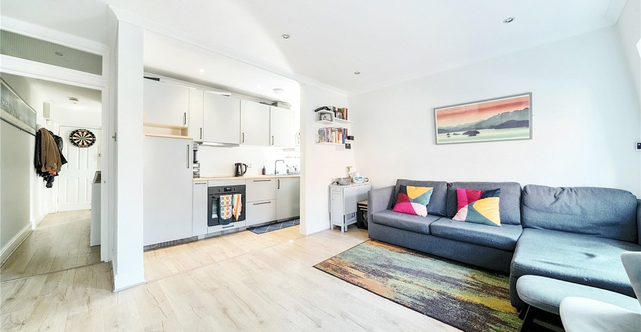 2 bedroom property for sale in London | Robinson Jackson