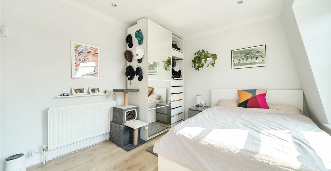 2 bedroom property for sale in London | Robinson Jackson