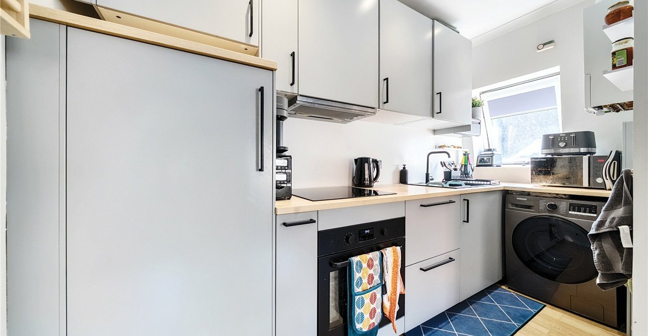 2 bedroom property for sale in London | Robinson Jackson