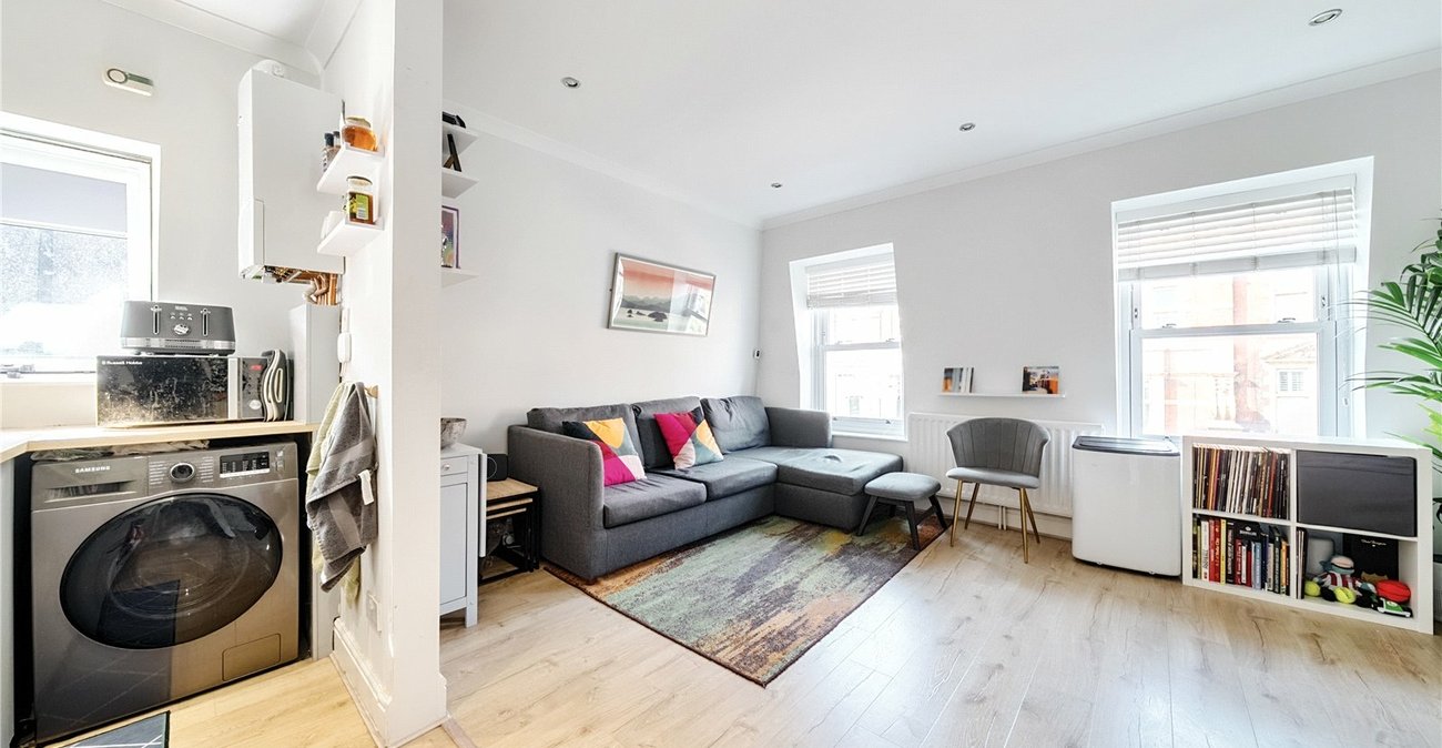 2 bedroom property for sale in London | Robinson Jackson