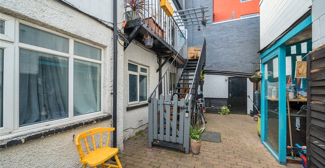 2 bedroom property for sale in London | Robinson Jackson