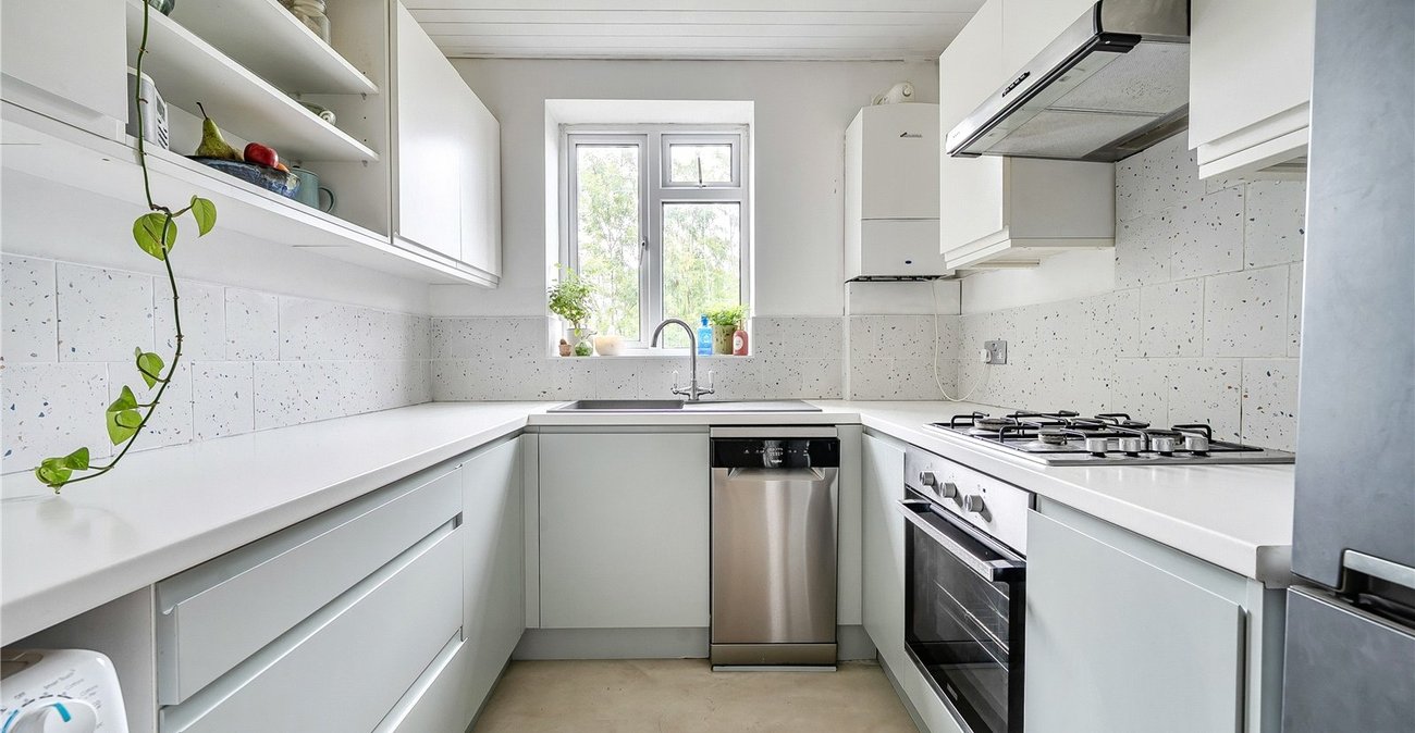 2 bedroom property for sale in London | Robinson Jackson