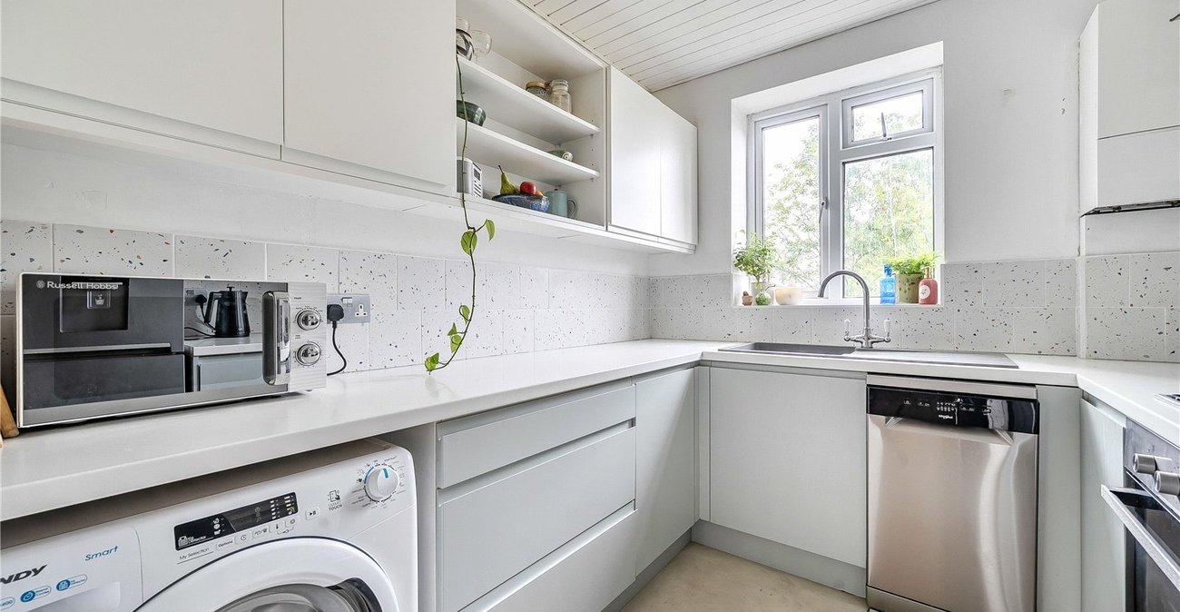 2 bedroom property for sale in London | Robinson Jackson