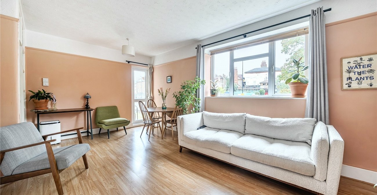 2 bedroom property for sale in London | Robinson Jackson