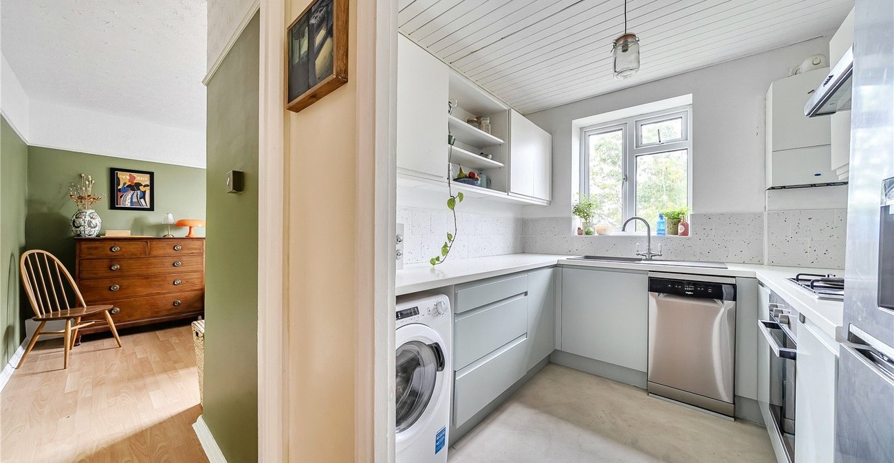 2 bedroom property for sale in London | Robinson Jackson