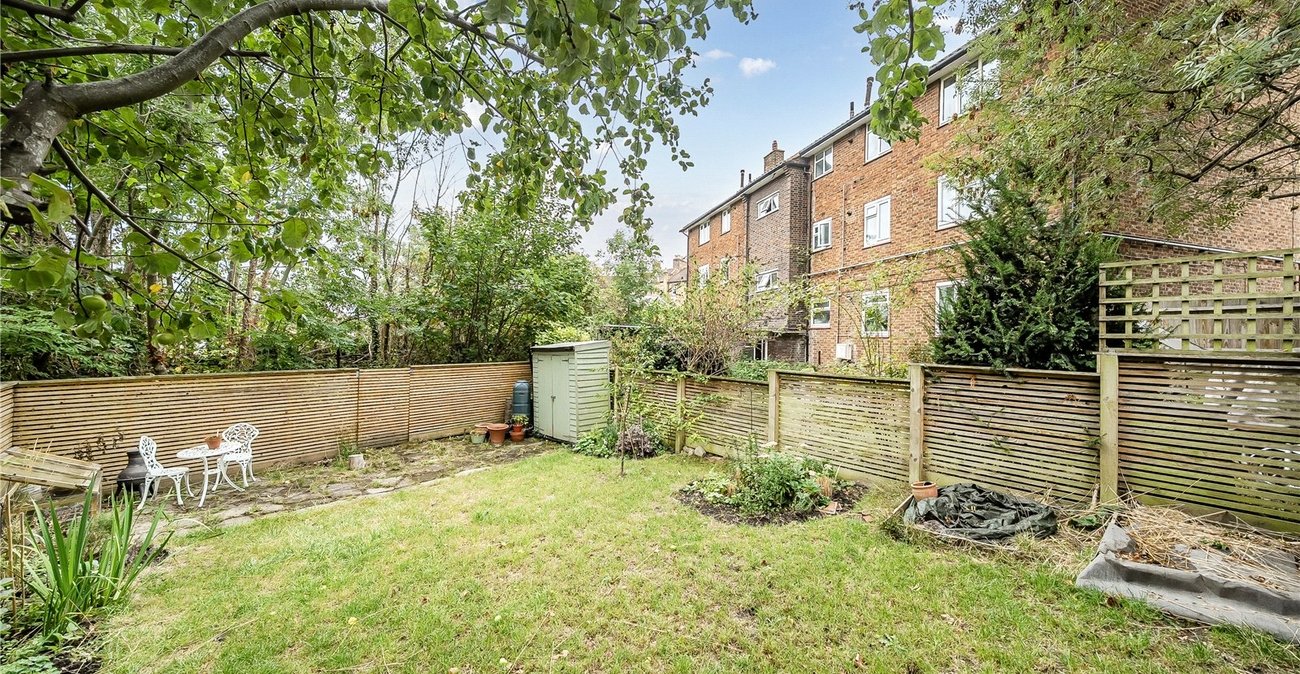 2 bedroom property for sale in London | Robinson Jackson