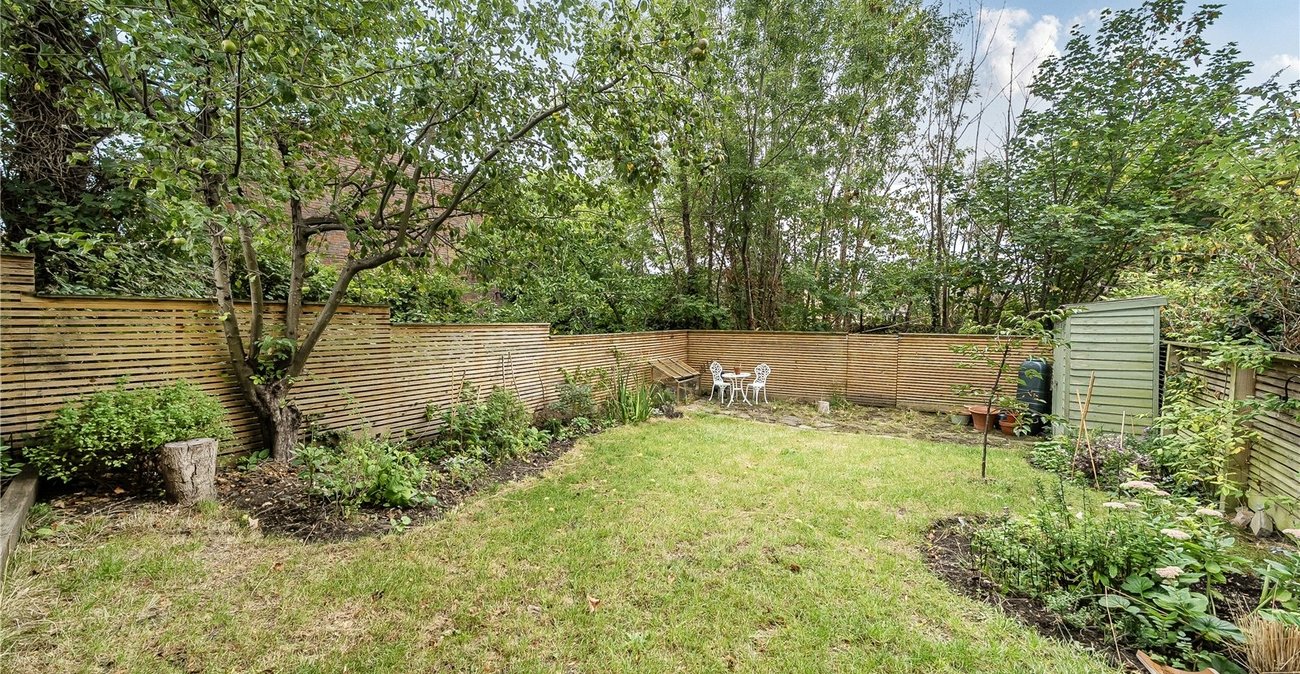 2 bedroom property for sale in London | Robinson Jackson