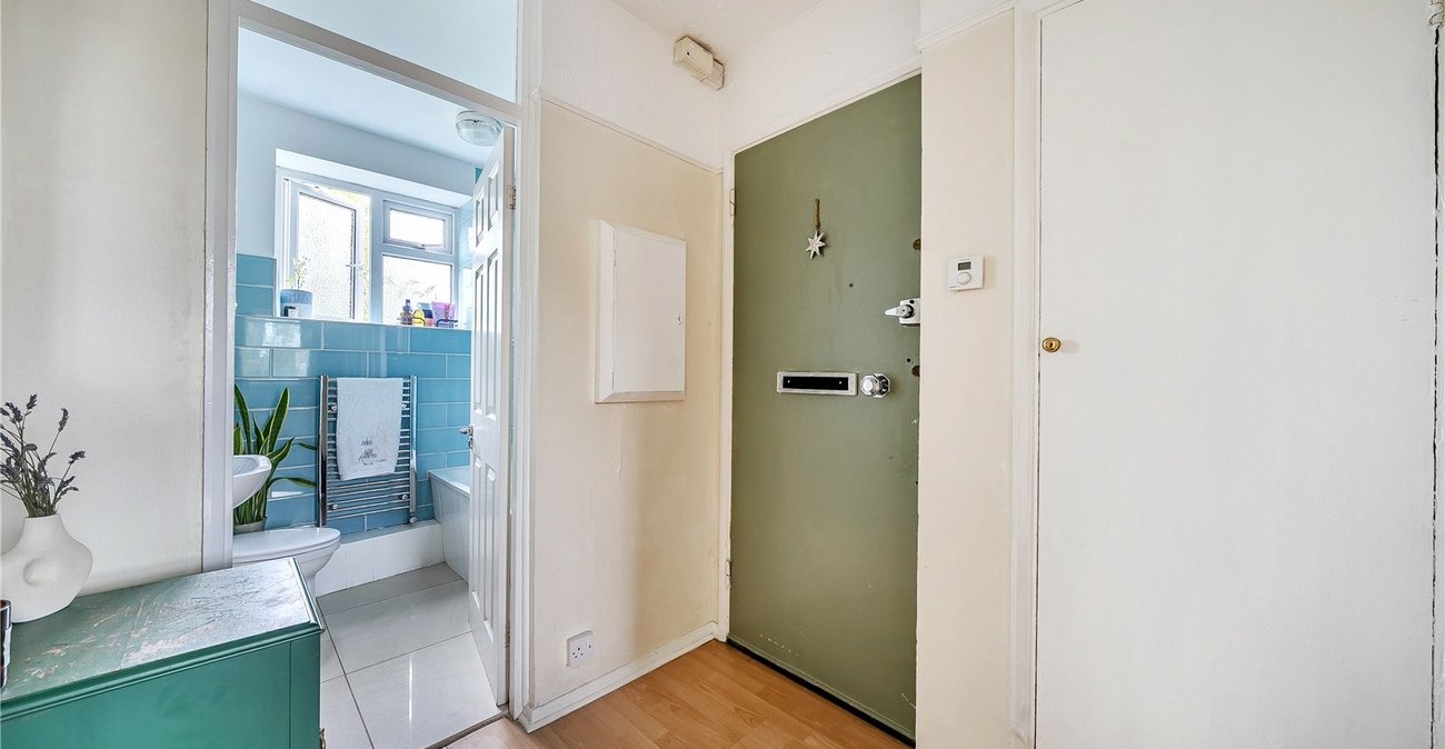 2 bedroom property for sale in London | Robinson Jackson