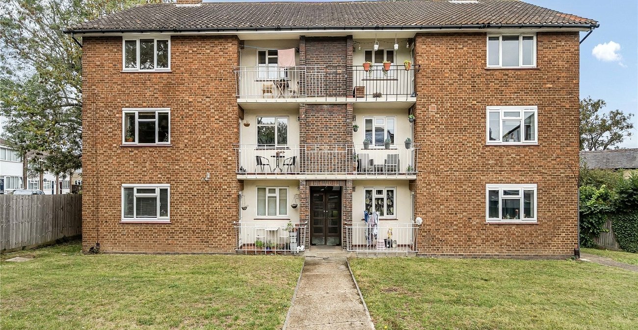 2 bedroom property for sale in London | Robinson Jackson