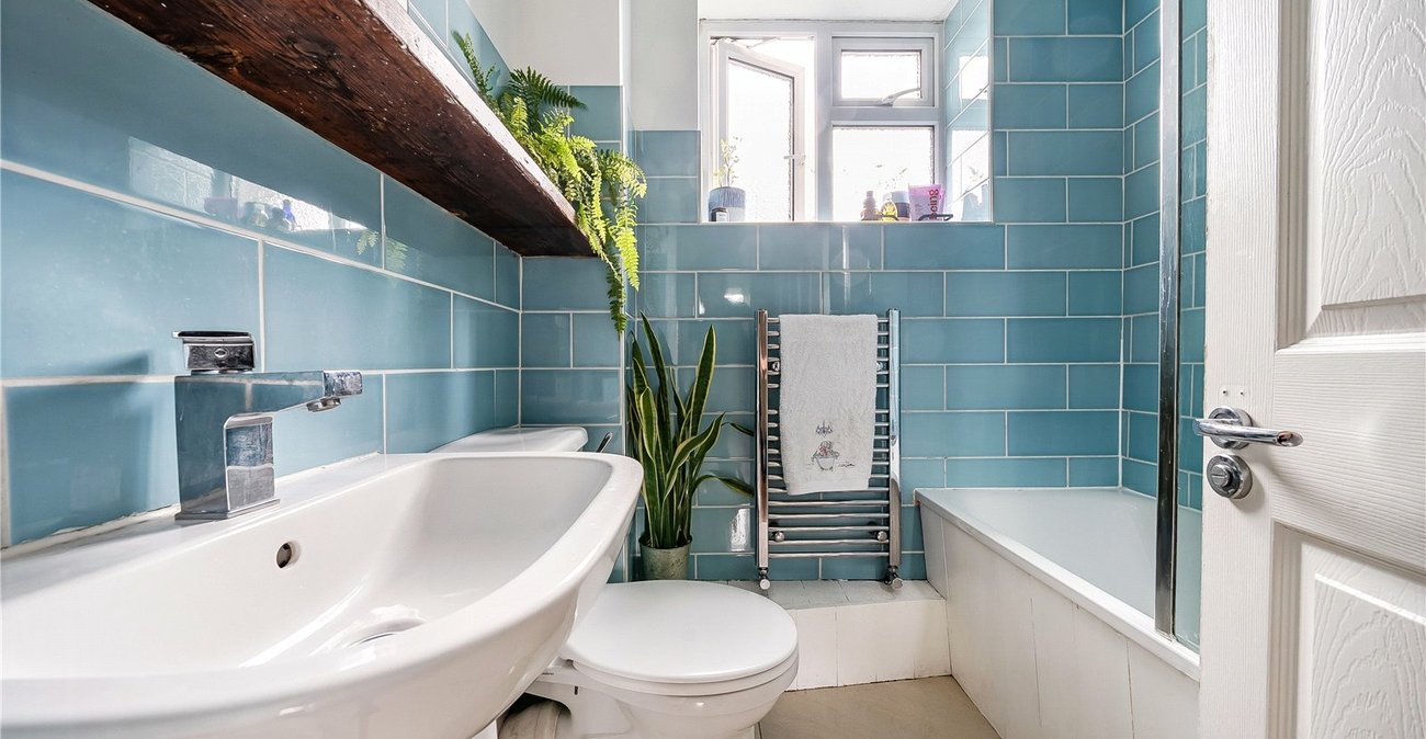 2 bedroom property for sale in London | Robinson Jackson