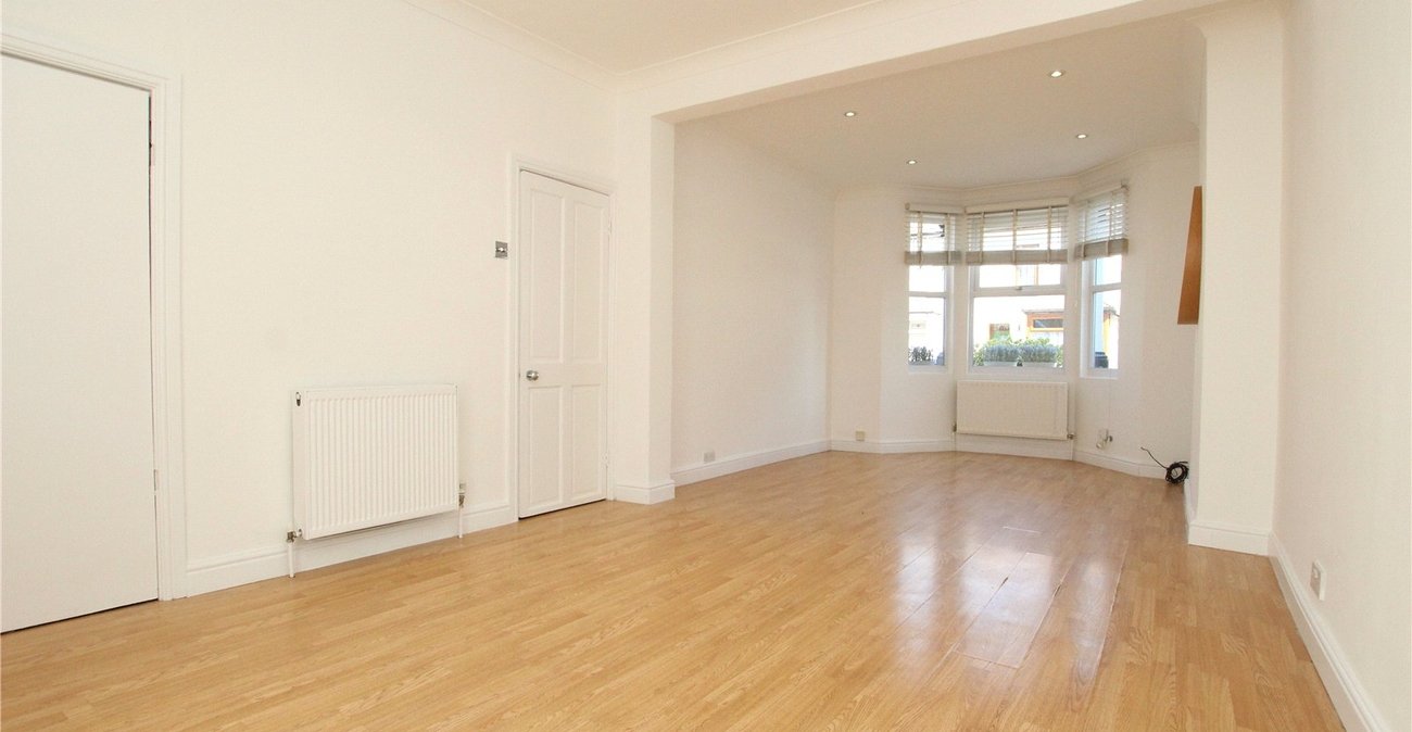 3 bedroom house for sale in Plumstead Common | Robinson Jackson