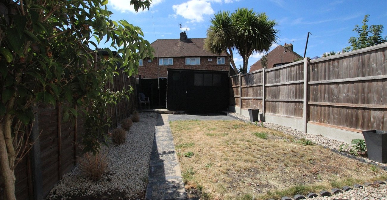 3 bedroom house for sale in Plumstead Common | Robinson Jackson