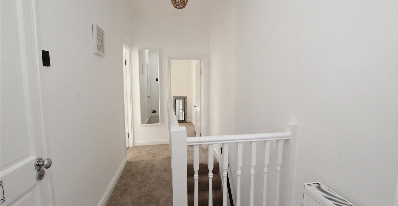 3 bedroom house for sale in Plumstead Common | Robinson Jackson