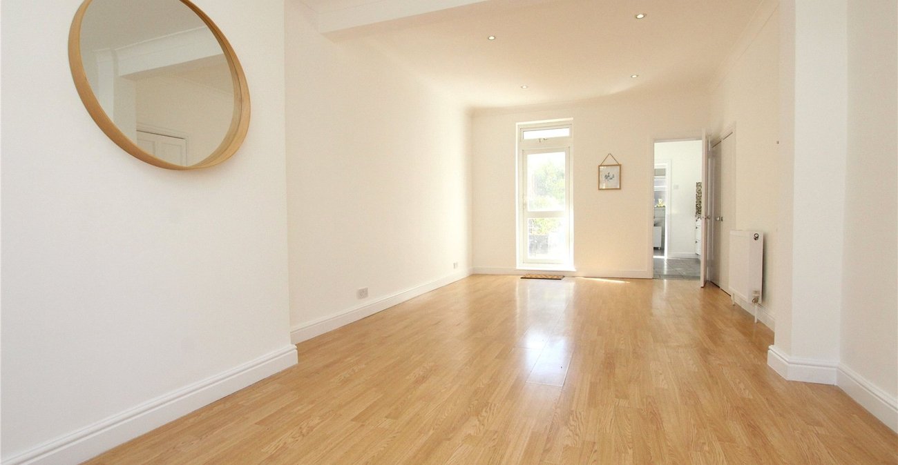 3 bedroom house for sale in Plumstead Common | Robinson Jackson