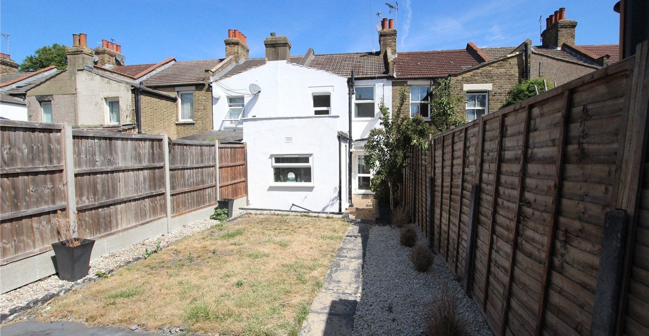3 bedroom house for sale in Plumstead Common | Robinson Jackson