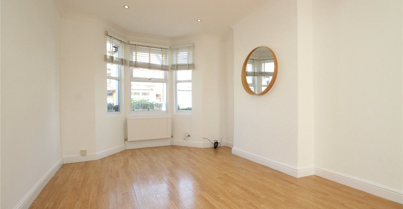 3 bedroom house for sale in Plumstead Common | Robinson Jackson