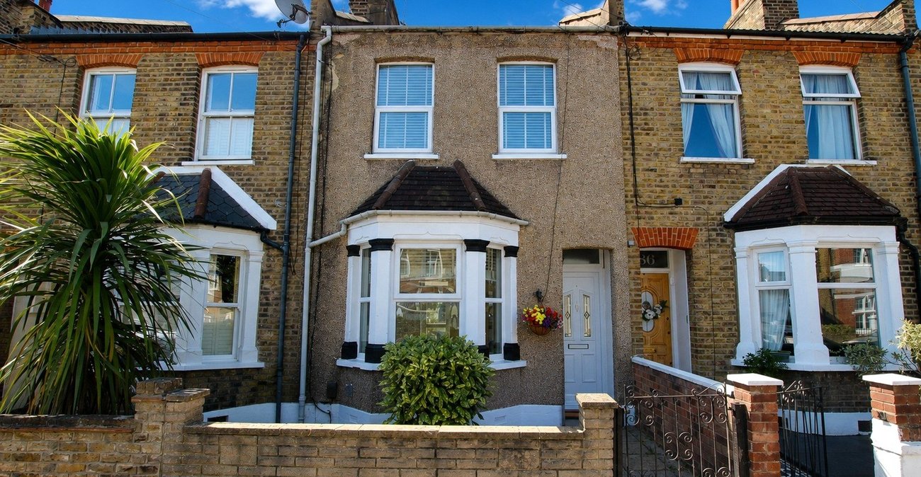 3 bedroom house for sale in Plumstead Common | Robinson Jackson