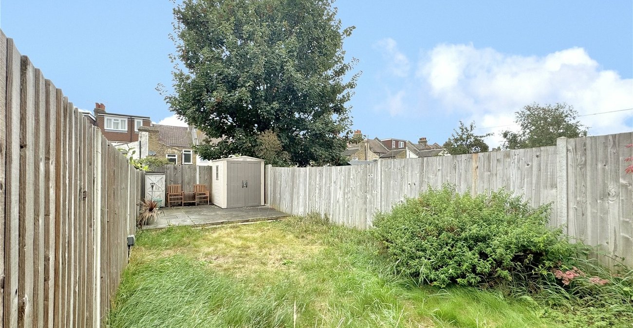 3 bedroom house for sale in Plumstead Common | Robinson Jackson